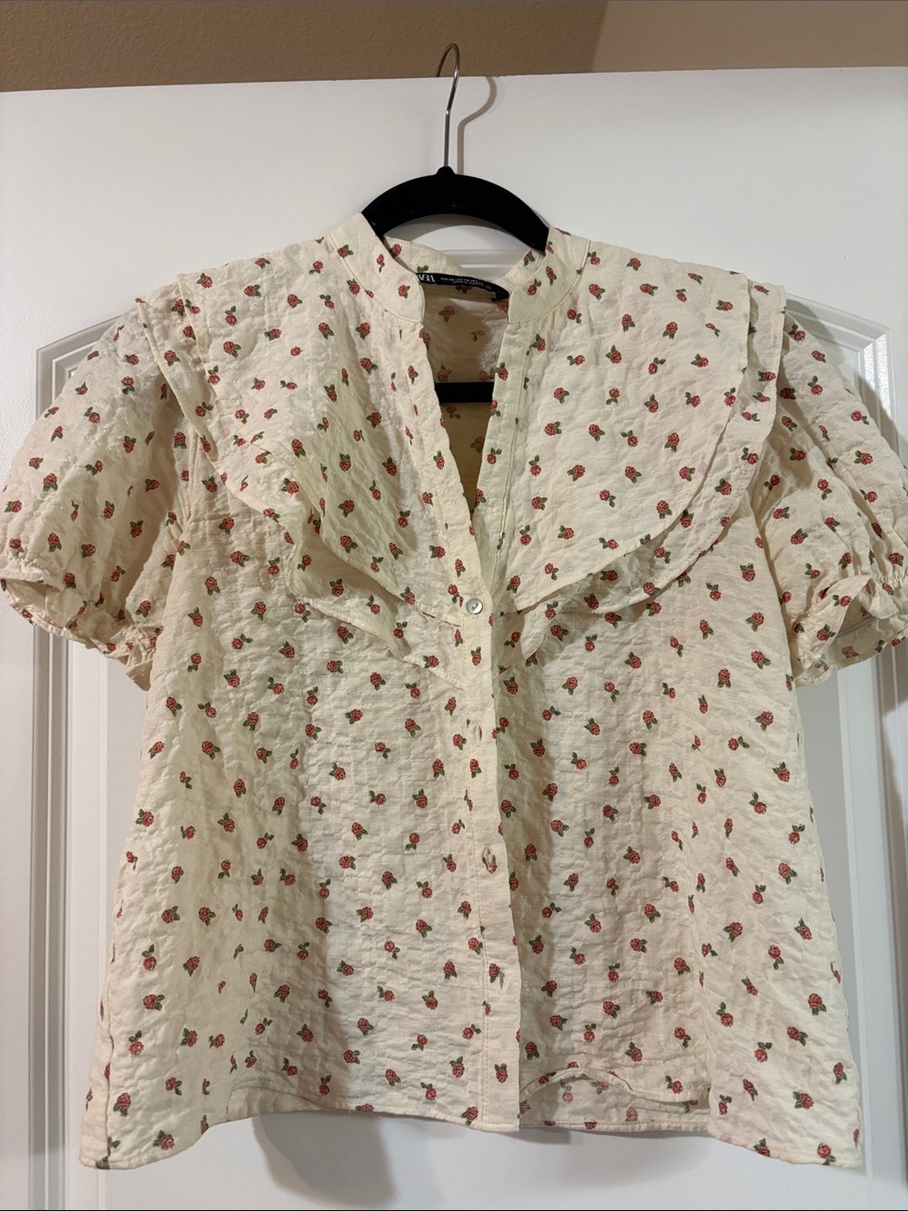 Zara ecru floral print ruffled blouse size XS